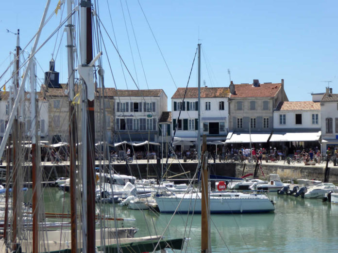 la-flotte-en-r-un-des-plus-beaux-et-plus-anciens-villages-de-l-ile-de-r